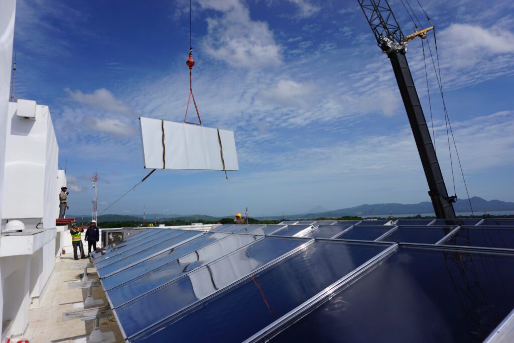 Bauphase eines Kollektorfeldes in Managua