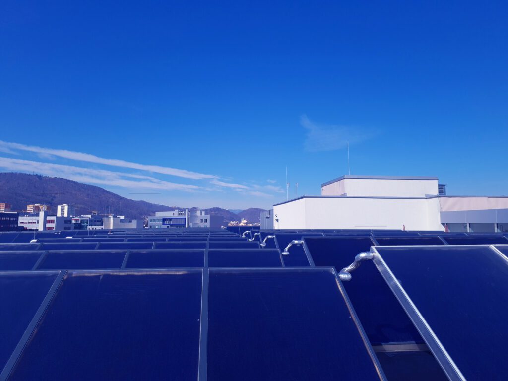 Kollektoren der Solarthermie Anlage AVL Graz