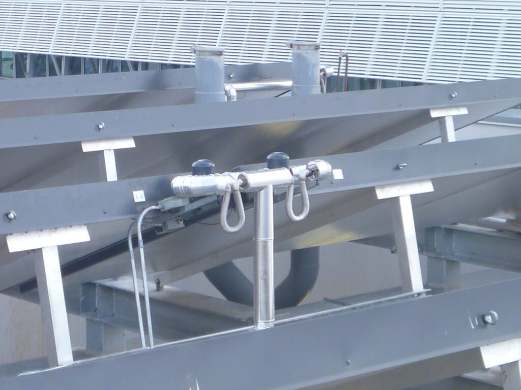 Large-scale solar thermal system for Digicel's offices