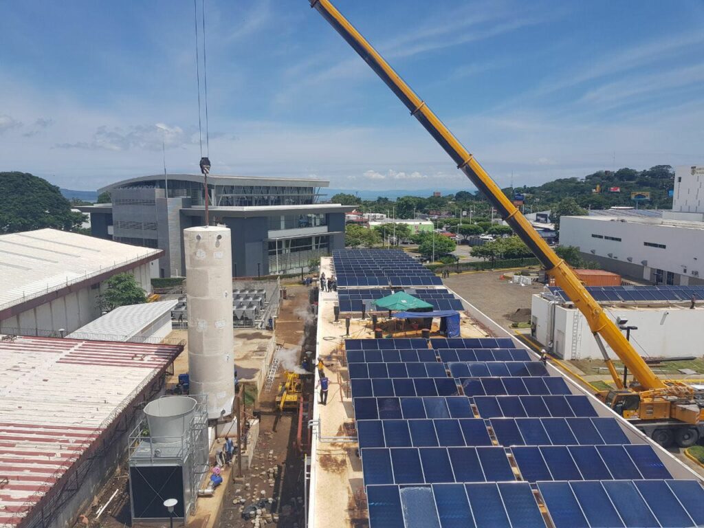 Bauphase des Kühlsystems für das Krankenhaus in Managua