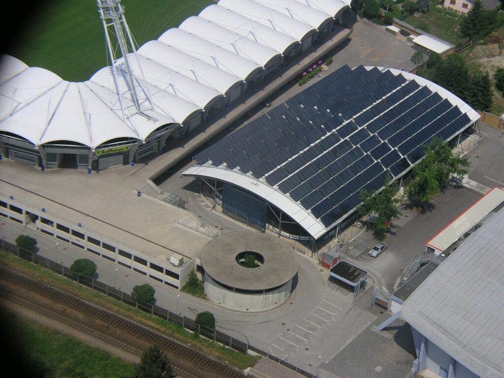 Fernwärme Graz Liebenau auf der Eislaufhalle des Stadions